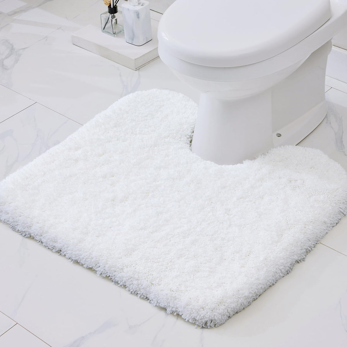 Disolla White Bathroom Rug 17x24 - Non-Slip Plush Small Bath Mat, Highly Absorbent & Ultra Soft Fluffy Floor Mat, Machine Washable for Shower and Tub