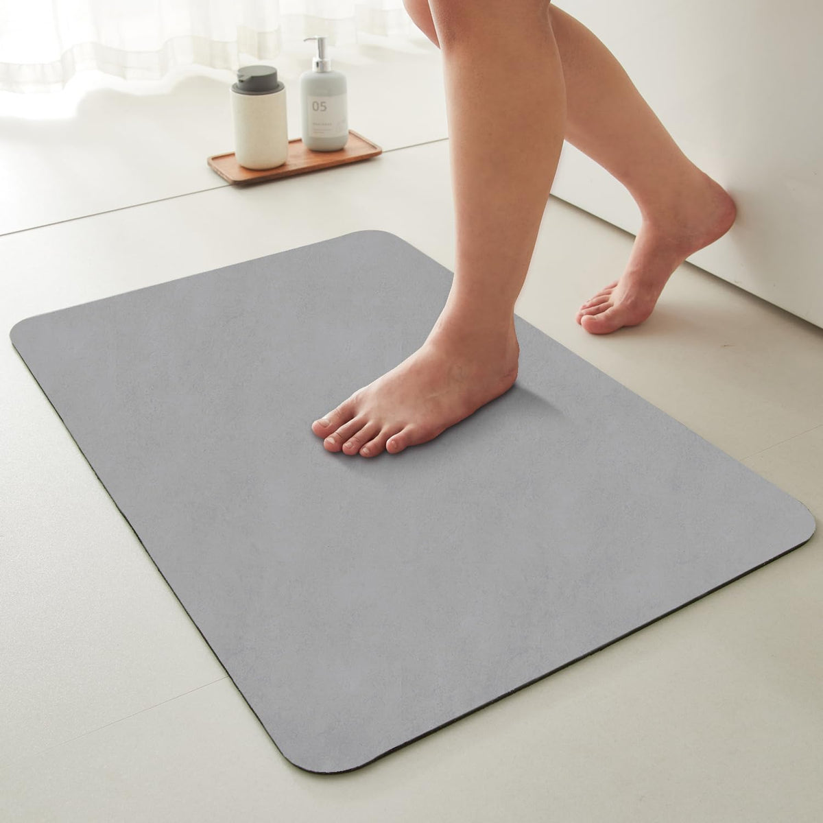 TYUU Thin Bath Mat, Small Bathroom Rugs Non Slip Washable, 16x24 Dark Grey