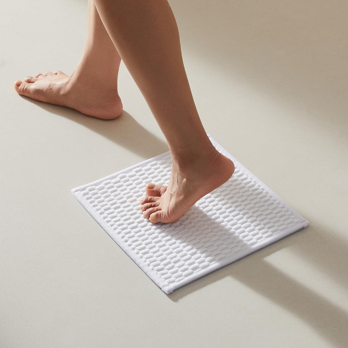 TYUU Bathroom Rugs Non Slip Washable, Super Absorbent Thin Bath Mat Small Quick Dry Low Pile Bathroom Rug, Dark Grey 16"x24"