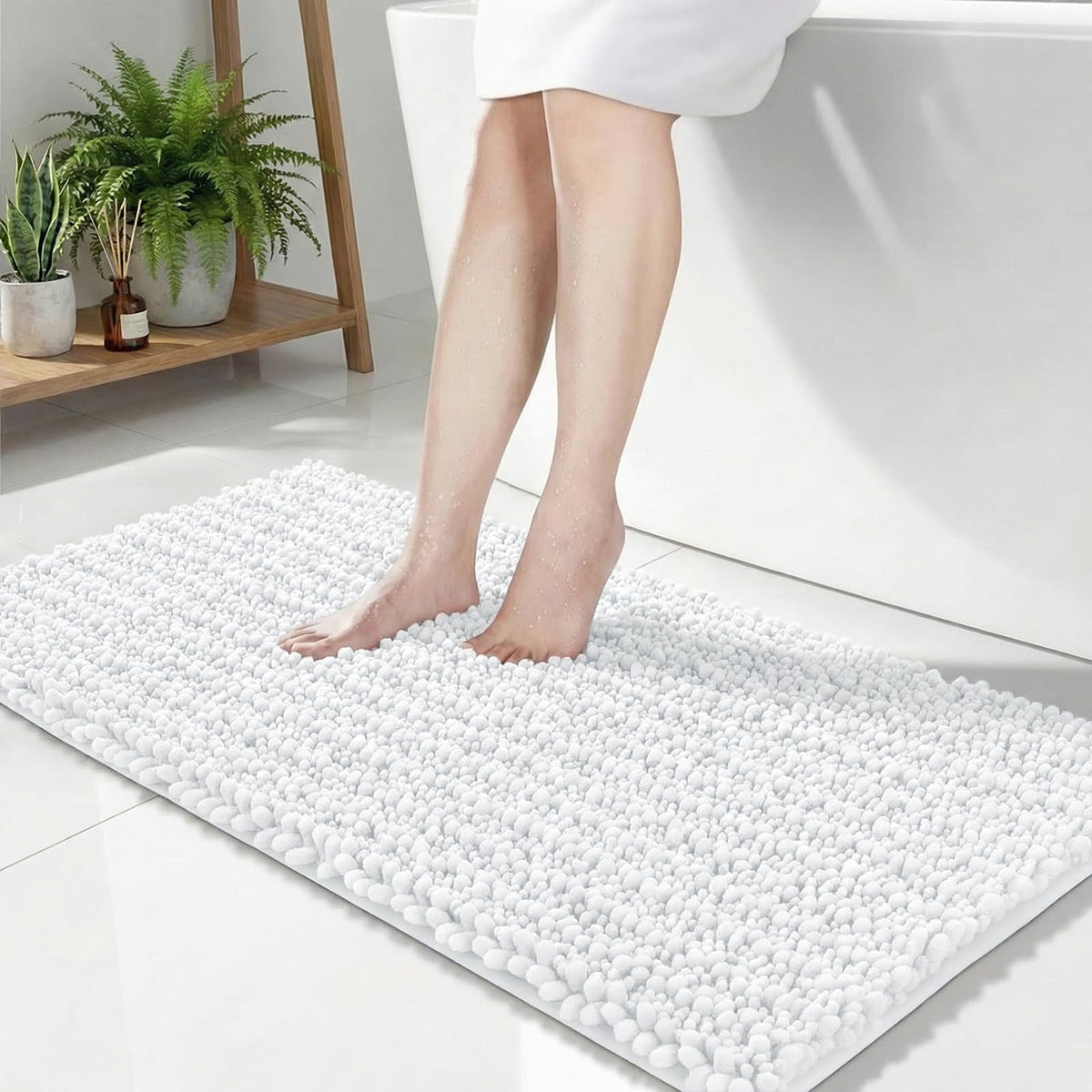 Disolla Small Bath Mat 17x24 Inch - Chenille Navy Blue Bathroom Rug, Extra Soft Absorbent Plush Shaggy Bathmat, Non-Slip Machine Washable Floor Mat for Shower, Tub and Sink