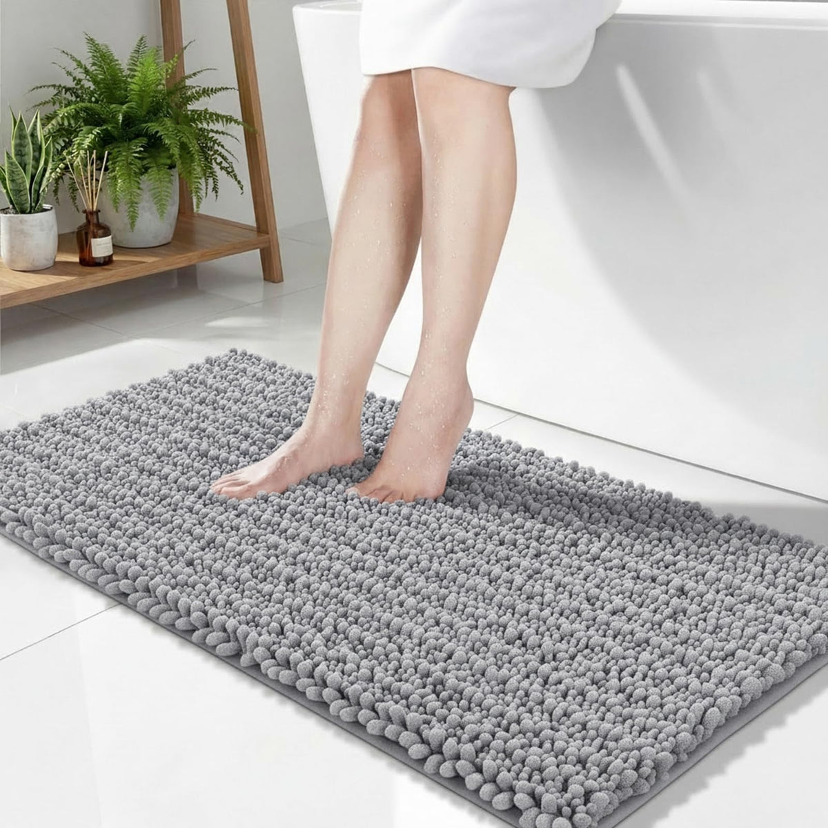 Disolla Small Bath Mat 17x24 Inch - Chenille Navy Blue Bathroom Rug, Extra Soft Absorbent Plush Shaggy Bathmat, Non-Slip Machine Washable Floor Mat for Shower, Tub and Sink