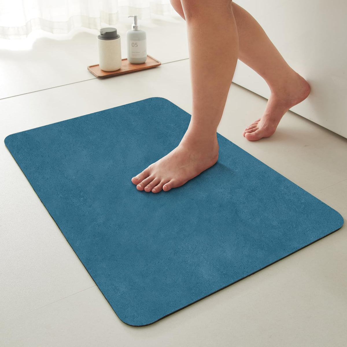 TYUU Thin Bath Mat, Small Bathroom Rugs Non Slip Washable, 16x24 Dark Grey