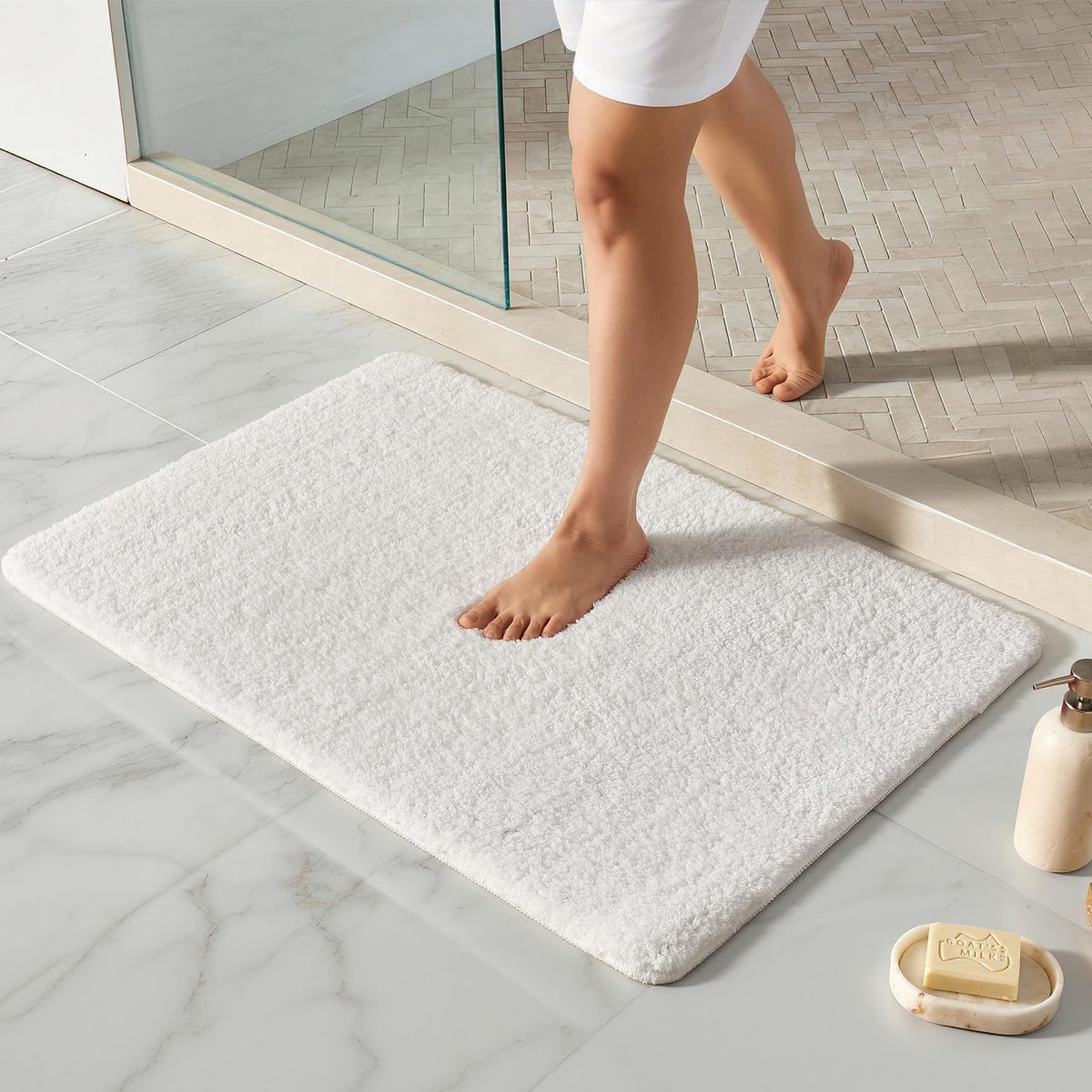 TYUU Navy Blue Bathroom Rugs, Ultra Soft Bath Rugs Non Slip Washable, Super Absorbent Quick Dry Small Bath Mat with Rubber Backing for Bathroom Floor, Shower, or Sink, Navy Blue 16" x 24"