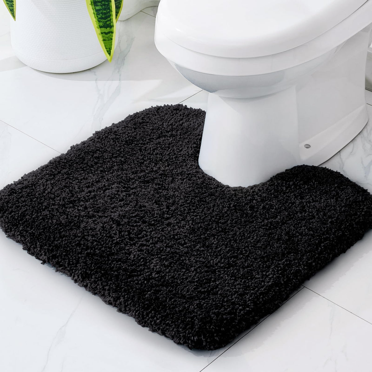 Disolla White Bathroom Rug 17x24 - Non-Slip Plush Small Bath Mat, Highly Absorbent & Ultra Soft Fluffy Floor Mat, Machine Washable for Shower and Tub