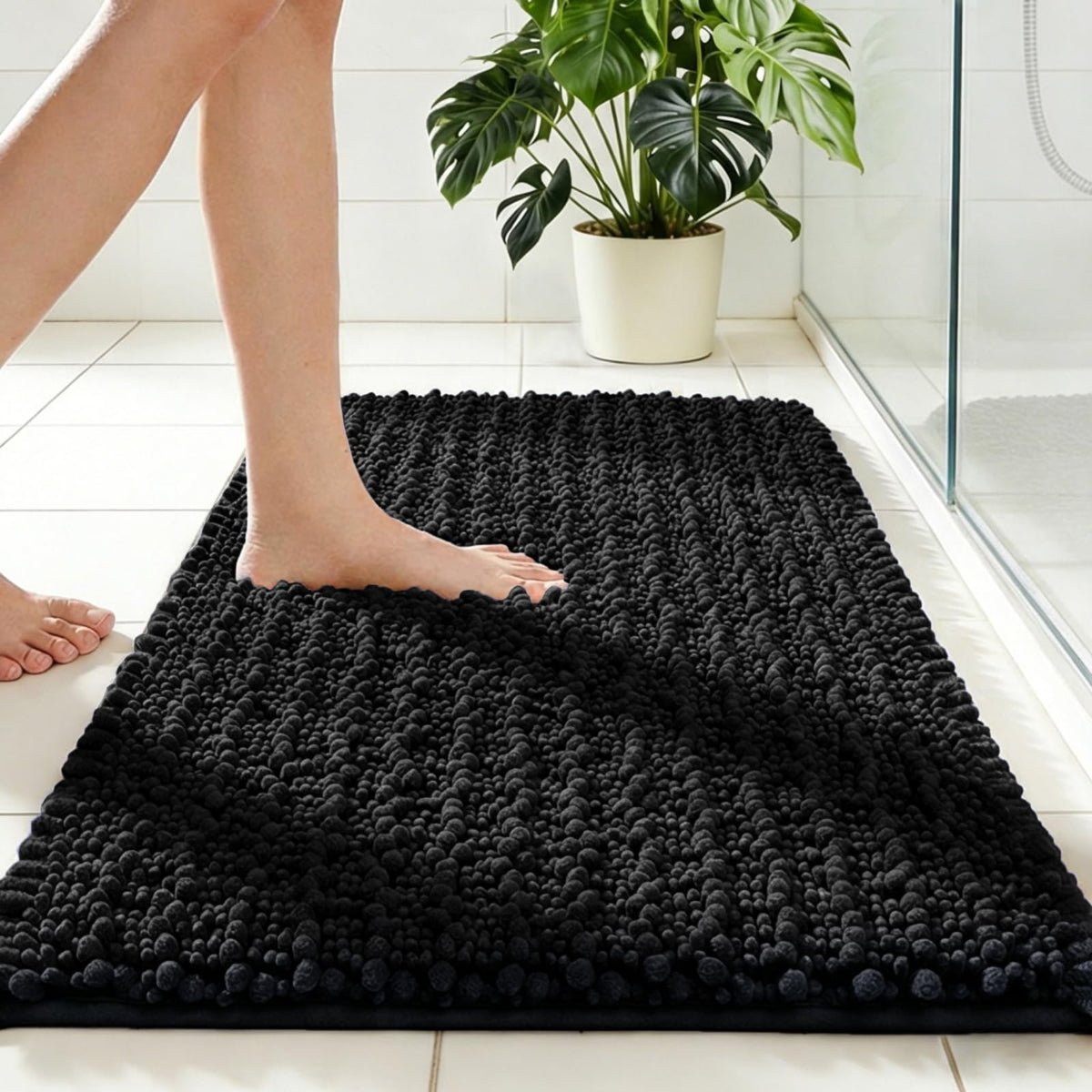 Disolla Small Bath Mat 17x24 Inch - Chenille Navy Blue Bathroom Rug, Extra Soft Absorbent Plush Shaggy Bathmat, Non-Slip Machine Washable Floor Mat for Shower, Tub and Sink