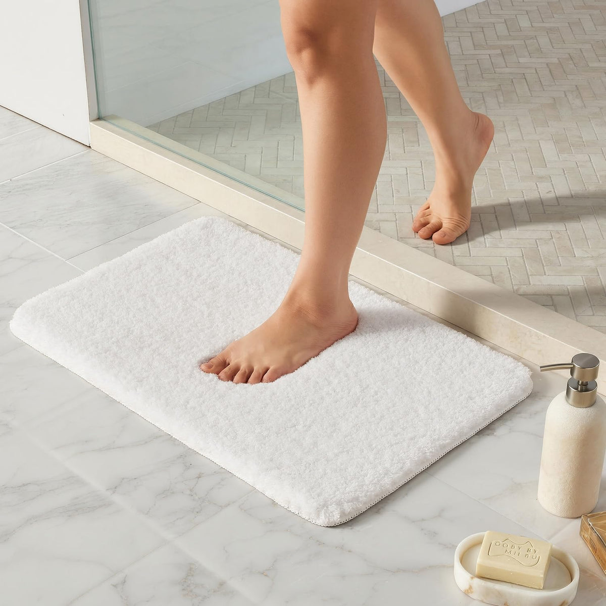 TYUU Navy Blue Bathroom Rugs, Ultra Soft Bath Rugs Non Slip Washable, Super Absorbent Quick Dry Small Bath Mat with Rubber Backing for Bathroom Floor, Shower, or Sink, Navy Blue 16" x 24"