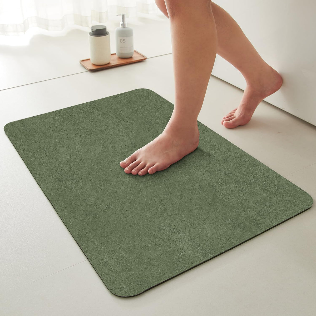 TYUU Thin Bath Mat, Small Bathroom Rugs Non Slip Washable, 16x24 Dark Grey