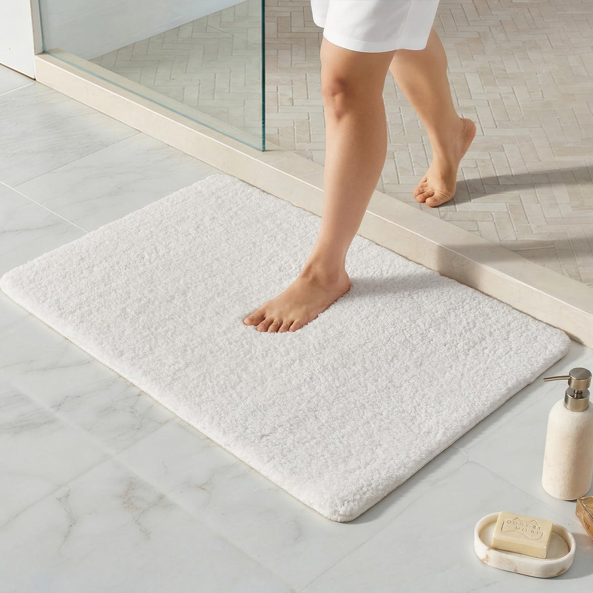 TYUU Navy Blue Bathroom Rugs, Ultra Soft Bath Rugs Non Slip Washable, Super Absorbent Quick Dry Small Bath Mat with Rubber Backing for Bathroom Floor, Shower, or Sink, Navy Blue 16" x 24"