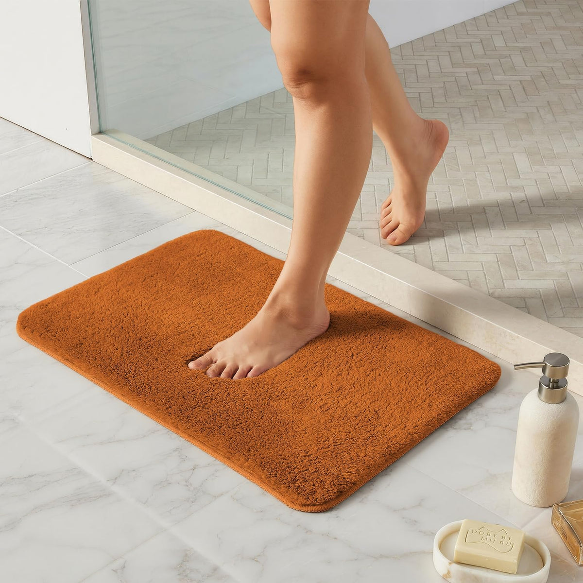 TYUU Navy Blue Bathroom Rugs, Ultra Soft Bath Rugs Non Slip Washable, Super Absorbent Quick Dry Small Bath Mat with Rubber Backing for Bathroom Floor, Shower, or Sink, Navy Blue 16" x 24"