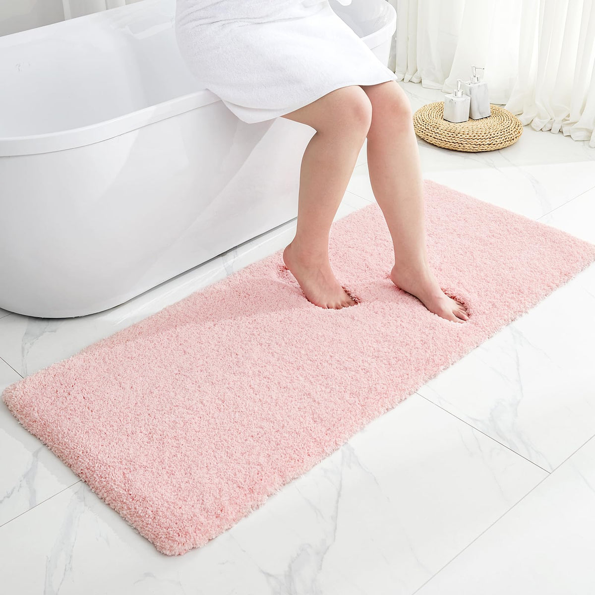 Disolla White Bathroom Rug 17x24 - Non-Slip Plush Small Bath Mat, Highly Absorbent & Ultra Soft Fluffy Floor Mat, Machine Washable for Shower and Tub