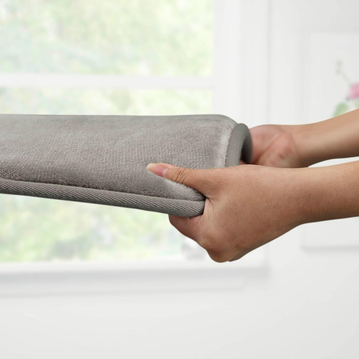 Memory Foam Bath Mat Non Slip Absorbent Super Cozy Velvet Bathroom Rug Carpet (17 inches X 24 inches, Grey)
