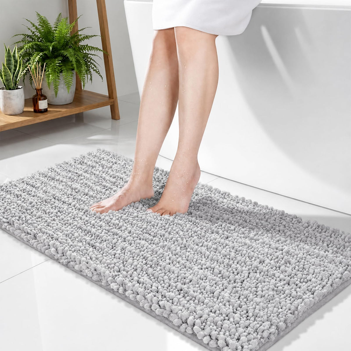 Disolla Small Bath Mat 17x24 Inch - Chenille Navy Blue Bathroom Rug, Extra Soft Absorbent Plush Shaggy Bathmat, Non-Slip Machine Washable Floor Mat for Shower, Tub and Sink