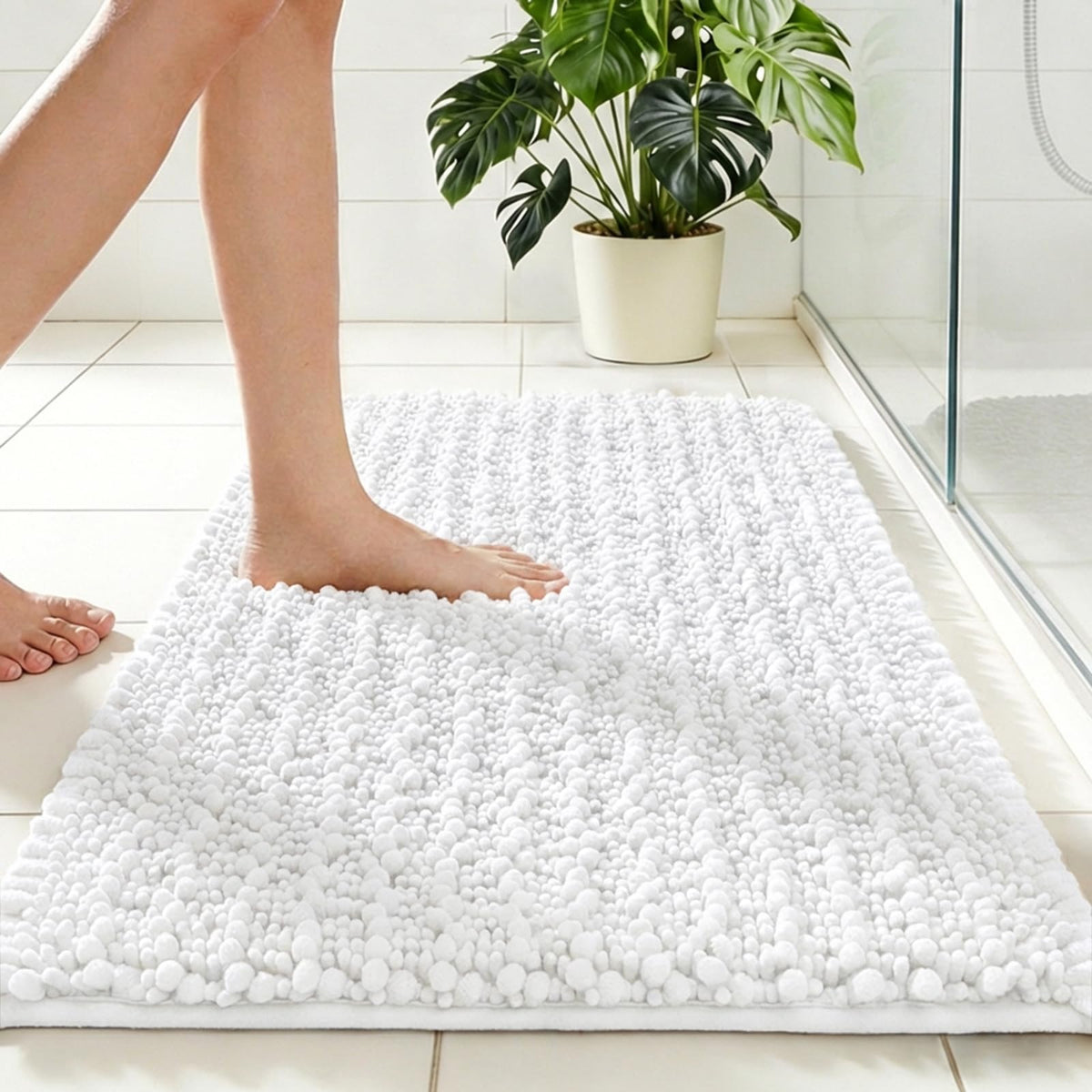 Disolla Small Bath Mat 17x24 Inch - Chenille Navy Blue Bathroom Rug, Extra Soft Absorbent Plush Shaggy Bathmat, Non-Slip Machine Washable Floor Mat for Shower, Tub and Sink
