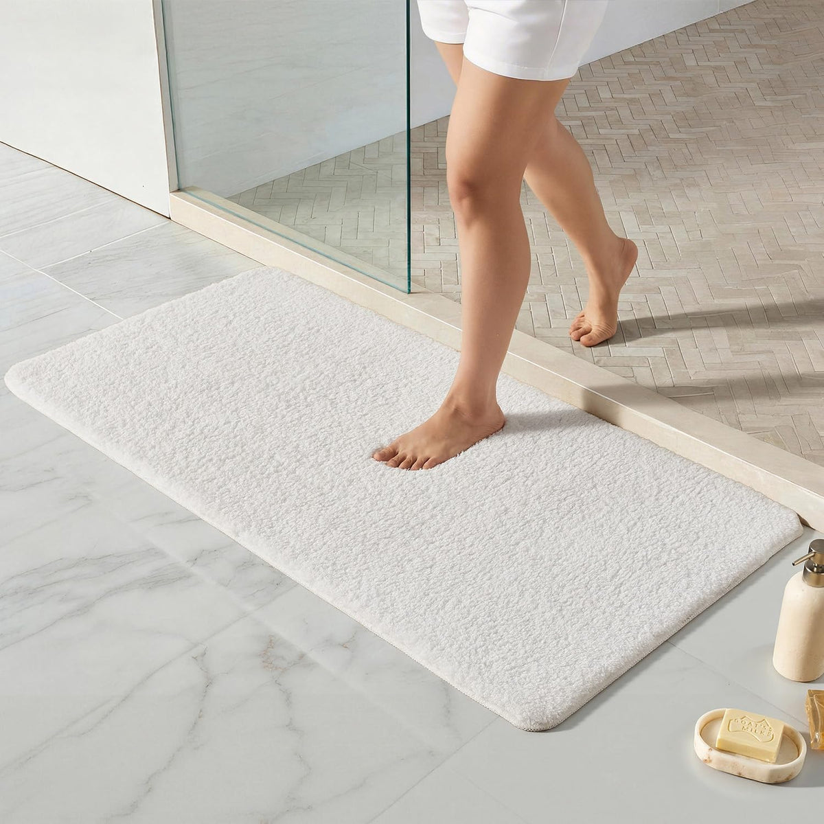 TYUU Navy Blue Bathroom Rugs, Ultra Soft Bath Rugs Non Slip Washable, Super Absorbent Quick Dry Small Bath Mat with Rubber Backing for Bathroom Floor, Shower, or Sink, Navy Blue 16" x 24"