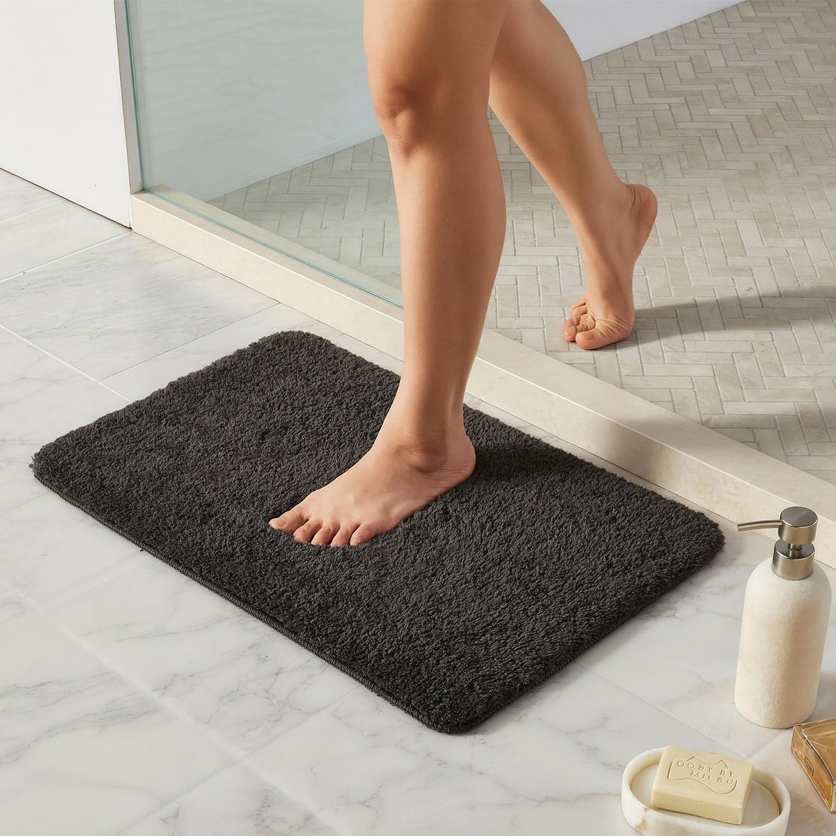 TYUU Navy Blue Bathroom Rugs, Ultra Soft Bath Rugs Non Slip Washable, Super Absorbent Quick Dry Small Bath Mat with Rubber Backing for Bathroom Floor, Shower, or Sink, Navy Blue 16" x 24"