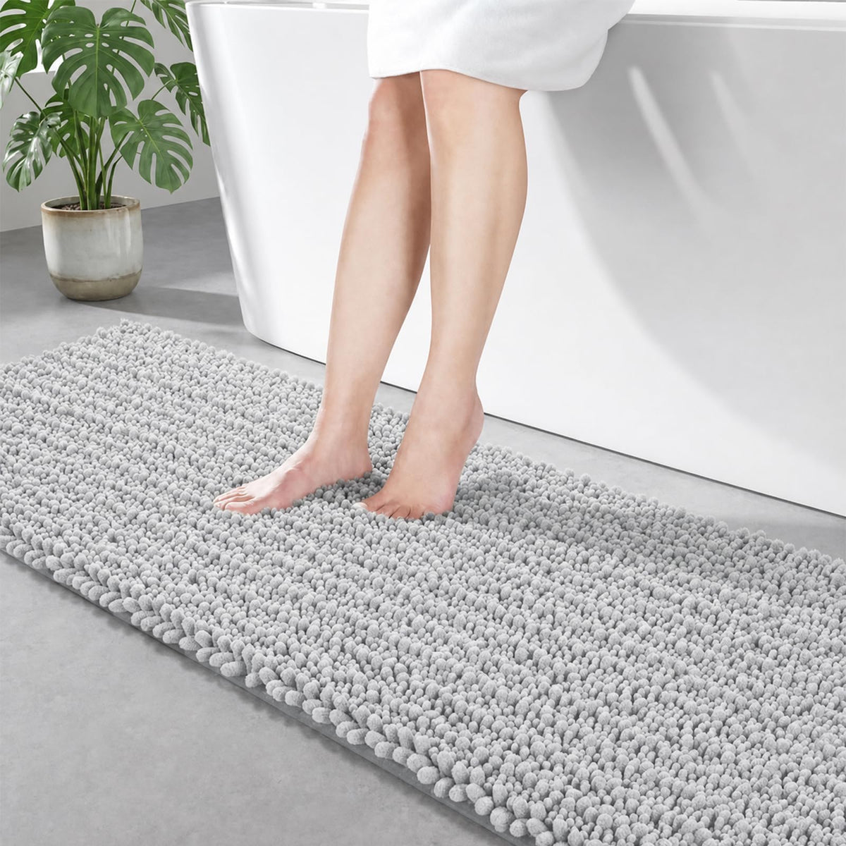 Disolla Small Bath Mat 17x24 Inch - Chenille Navy Blue Bathroom Rug, Extra Soft Absorbent Plush Shaggy Bathmat, Non-Slip Machine Washable Floor Mat for Shower, Tub and Sink