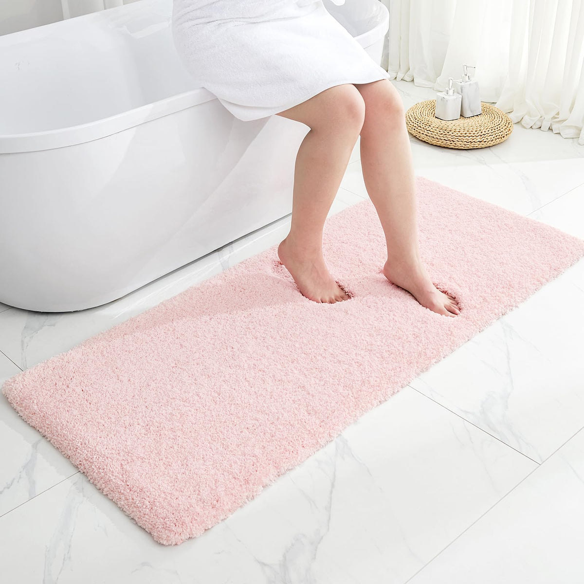 Disolla White Bathroom Rug 17x24 - Non-Slip Plush Small Bath Mat, Highly Absorbent & Ultra Soft Fluffy Floor Mat, Machine Washable for Shower and Tub