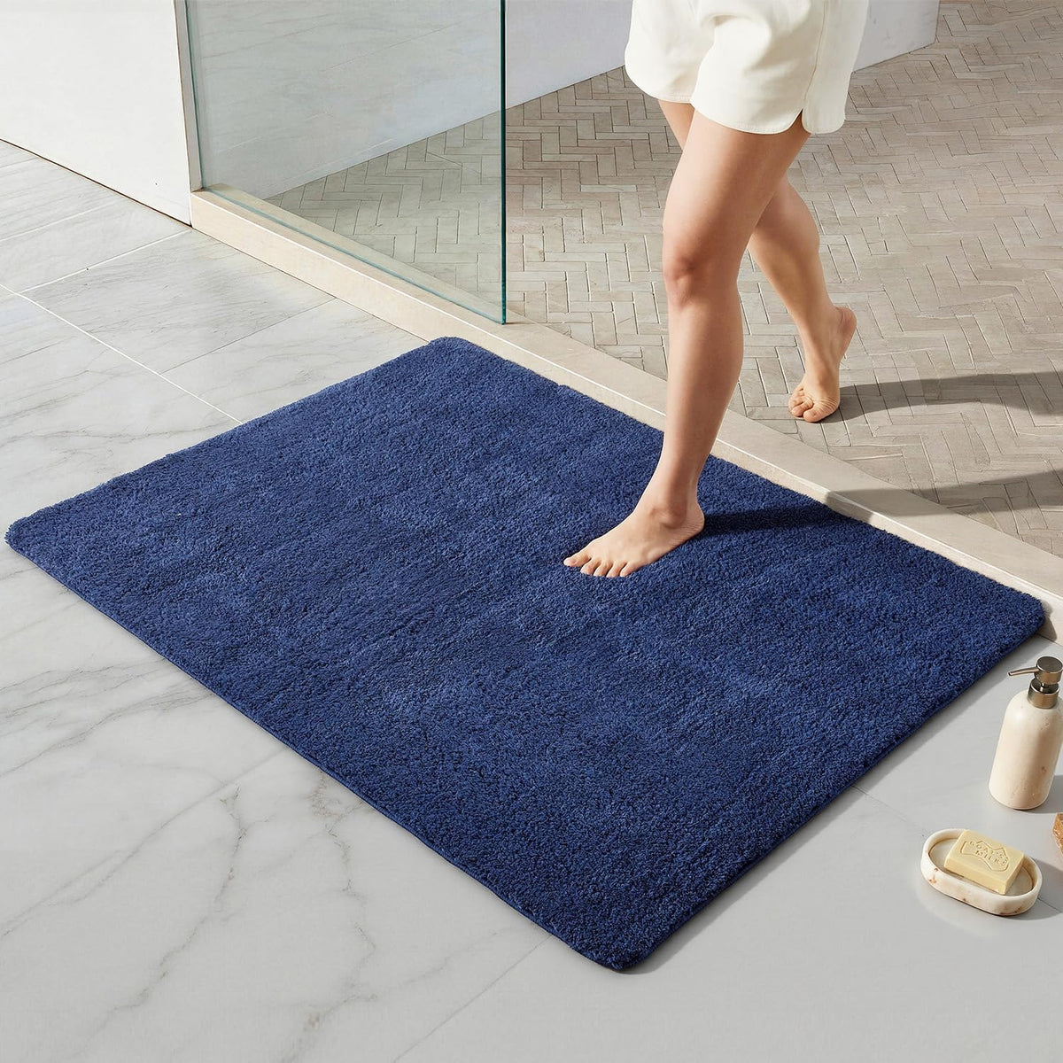 TYUU Navy Blue Bathroom Rugs, Ultra Soft Bath Rugs Non Slip Washable, Super Absorbent Quick Dry Small Bath Mat with Rubber Backing for Bathroom Floor, Shower, or Sink, Navy Blue 16" x 24"