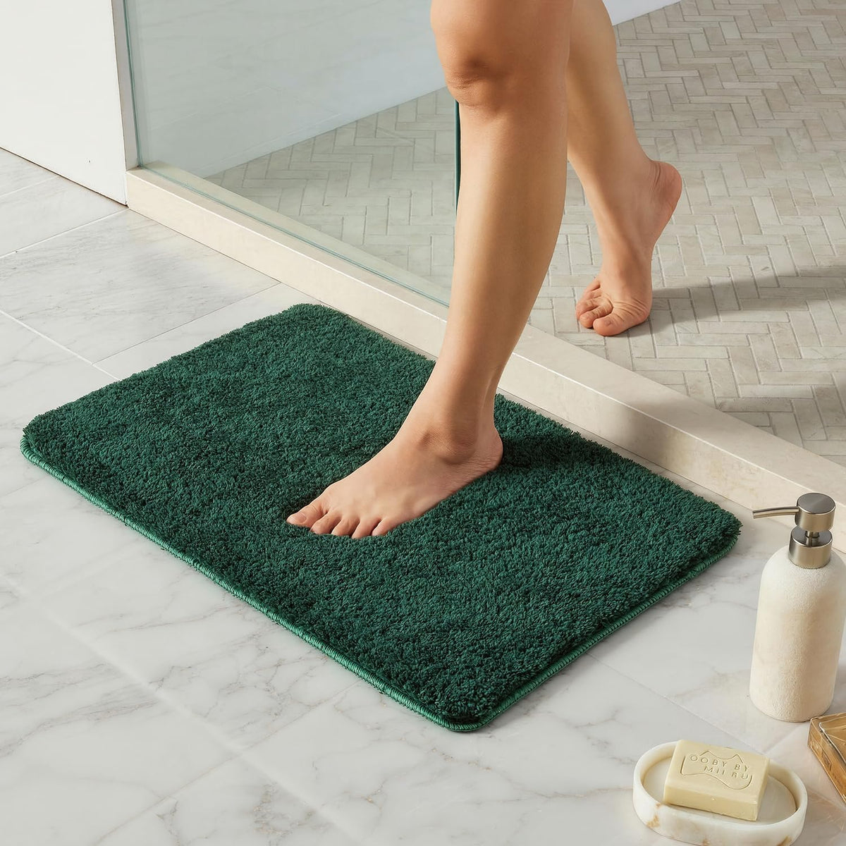 TYUU Navy Blue Bathroom Rugs, Ultra Soft Bath Rugs Non Slip Washable, Super Absorbent Quick Dry Small Bath Mat with Rubber Backing for Bathroom Floor, Shower, or Sink, Navy Blue 16" x 24"