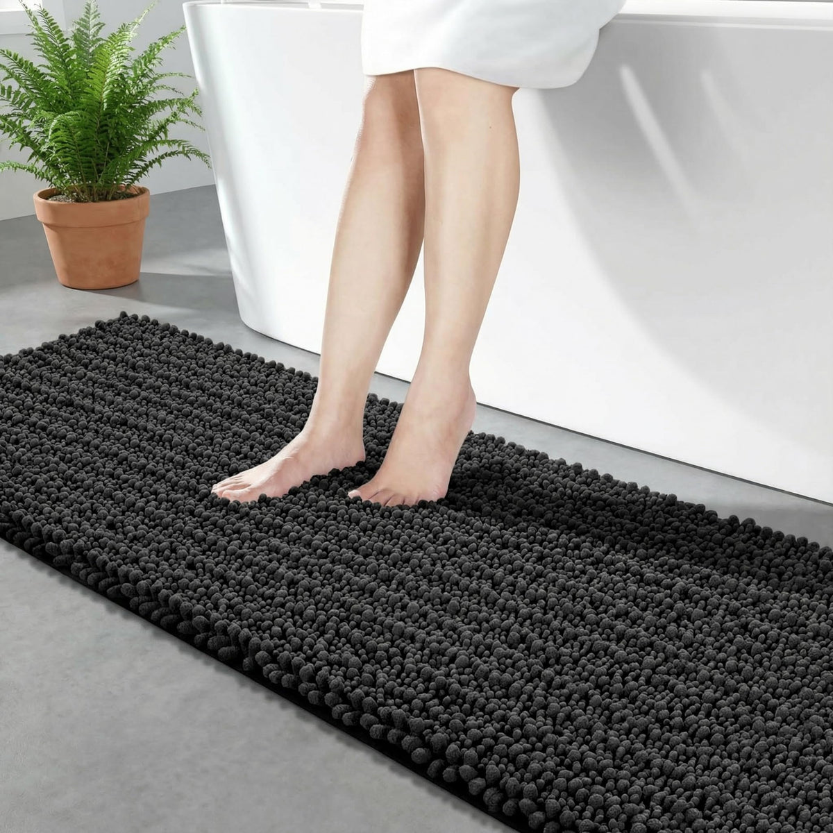 Disolla Small Bath Mat 17x24 Inch - Chenille Navy Blue Bathroom Rug, Extra Soft Absorbent Plush Shaggy Bathmat, Non-Slip Machine Washable Floor Mat for Shower, Tub and Sink