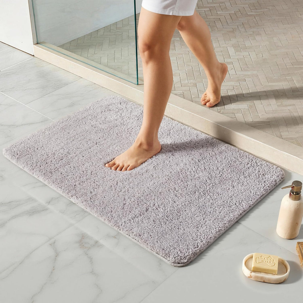TYUU Navy Blue Bathroom Rugs, Ultra Soft Bath Rugs Non Slip Washable, Super Absorbent Quick Dry Small Bath Mat with Rubber Backing for Bathroom Floor, Shower, or Sink, Navy Blue 16" x 24"