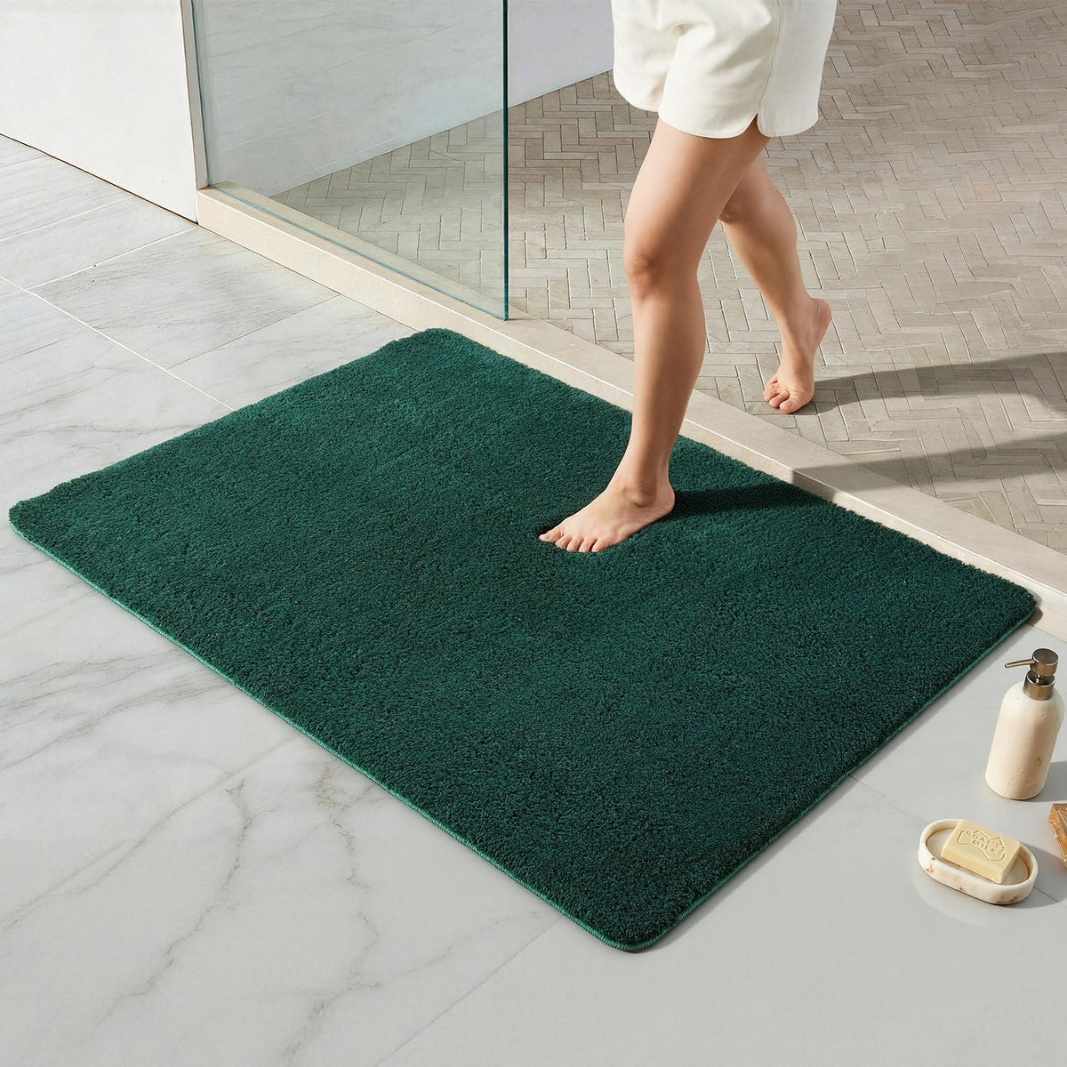 TYUU Navy Blue Bathroom Rugs, Ultra Soft Bath Rugs Non Slip Washable, Super Absorbent Quick Dry Small Bath Mat with Rubber Backing for Bathroom Floor, Shower, or Sink, Navy Blue 16" x 24"