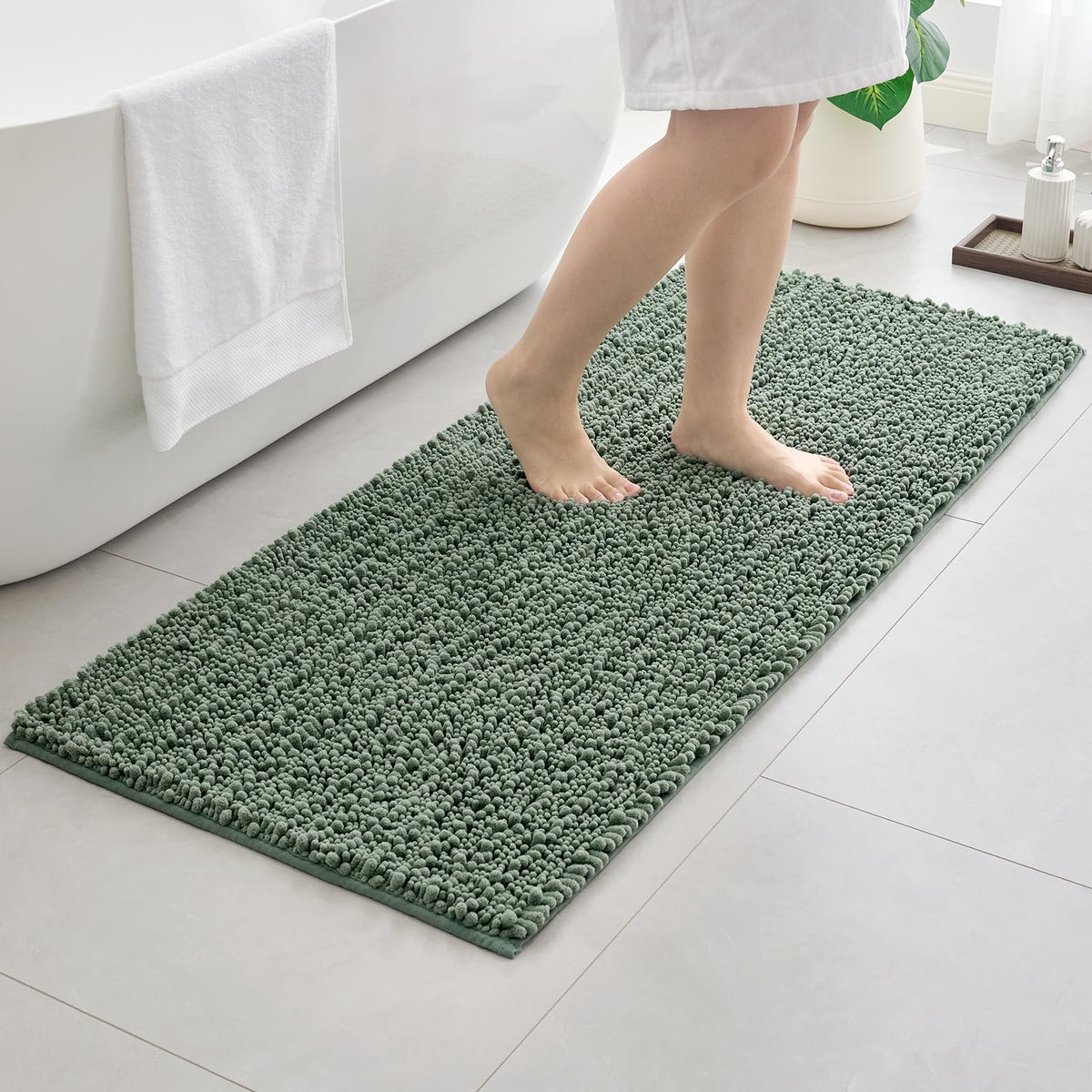 ILANGO Bathroom Rugs Dark Grey 32x20,Extra Soft Absorbent Chenille Bath Rugs,Thick Non-Slip Shaggy Bath Mat,Machine Washable Quick Dry Bath Mats for Bathroom Floor, Tub, Shower Accessories