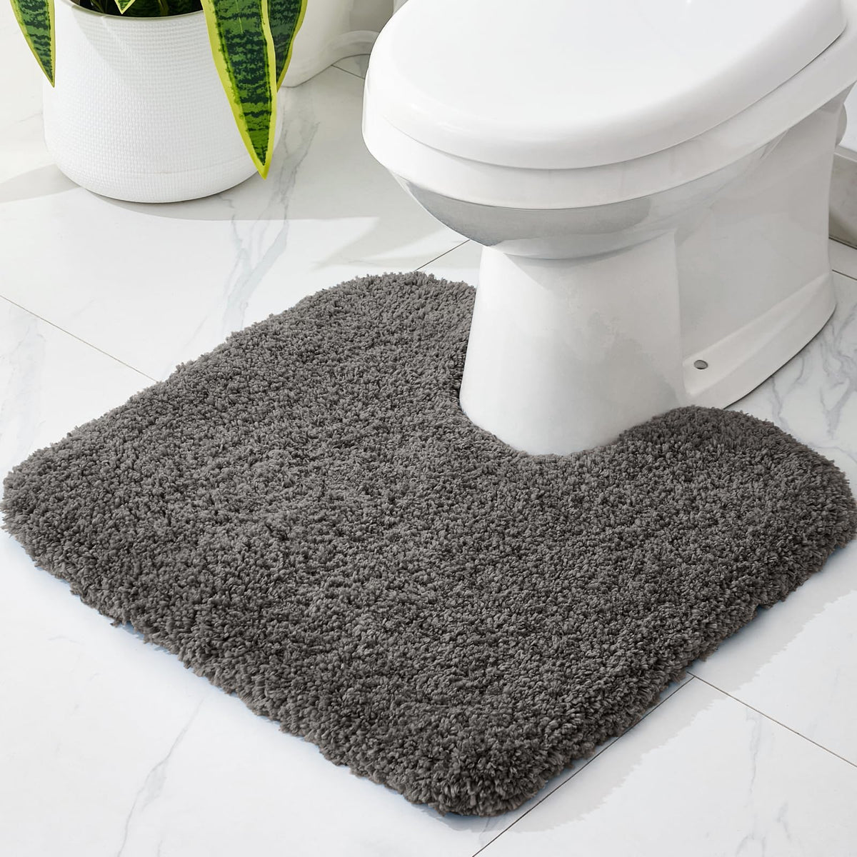 Disolla White Bathroom Rug 17x24 - Non-Slip Plush Small Bath Mat, Highly Absorbent & Ultra Soft Fluffy Floor Mat, Machine Washable for Shower and Tub