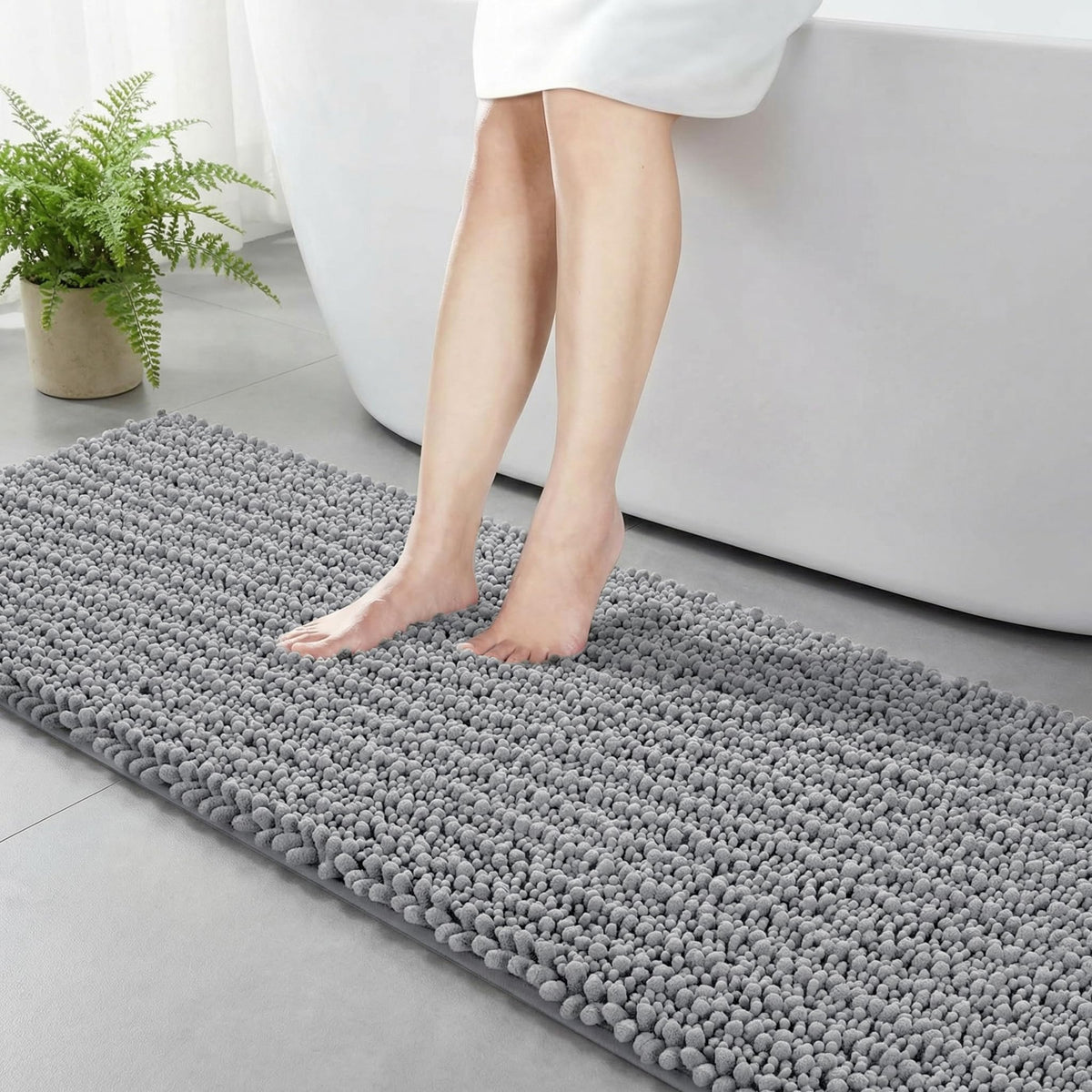 Disolla Small Bath Mat 17x24 Inch - Chenille Navy Blue Bathroom Rug, Extra Soft Absorbent Plush Shaggy Bathmat, Non-Slip Machine Washable Floor Mat for Shower, Tub and Sink