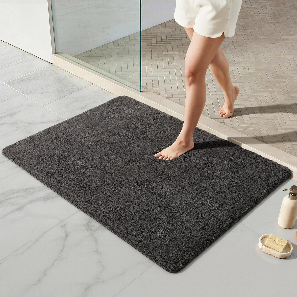 TYUU Navy Blue Bathroom Rugs, Ultra Soft Bath Rugs Non Slip Washable, Super Absorbent Quick Dry Small Bath Mat with Rubber Backing for Bathroom Floor, Shower, or Sink, Navy Blue 16" x 24"
