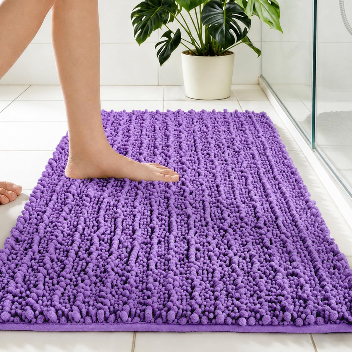 Disolla Small Bath Mat 17x24 Inch - Chenille Navy Blue Bathroom Rug, Extra Soft Absorbent Plush Shaggy Bathmat, Non-Slip Machine Washable Floor Mat for Shower, Tub and Sink