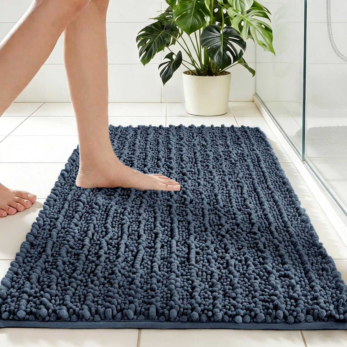 Disolla Navy Blue Bathroom Rug 20x32 Inch - Luxury Chenille Bath Mat, Thick Shaggy Plush Absorbent Rug, Non-Slip Machine Washable Mats for Bathroom Floor & Decor