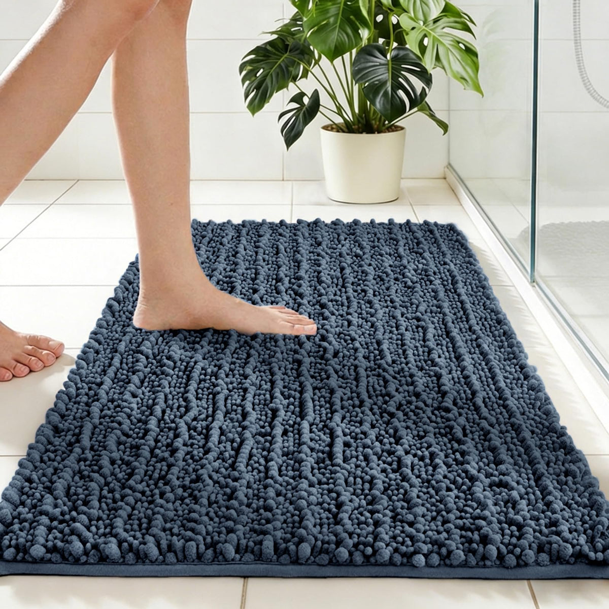 Disolla Small Bath Mat 17x24 Inch - Chenille Navy Blue Bathroom Rug, Extra Soft Absorbent Plush Shaggy Bathmat, Non-Slip Machine Washable Floor Mat for Shower, Tub and Sink