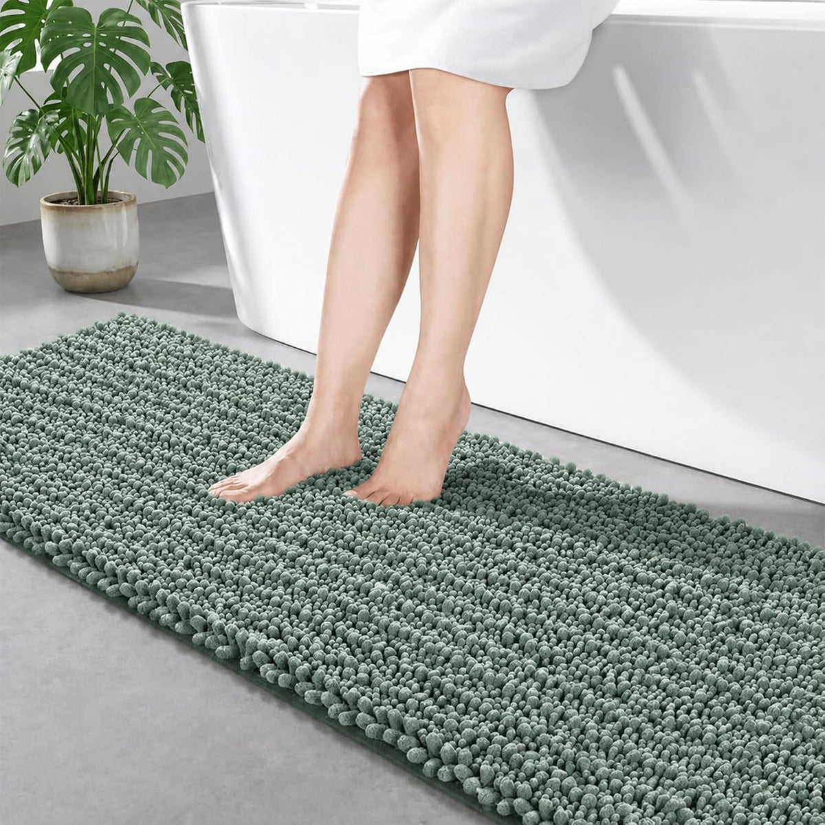 Disolla Navy Blue Bathroom Rug 20x32 Inch - Luxury Chenille Bath Mat, Thick Shaggy Plush Absorbent Rug, Non-Slip Machine Washable Mats for Bathroom Floor & Decor