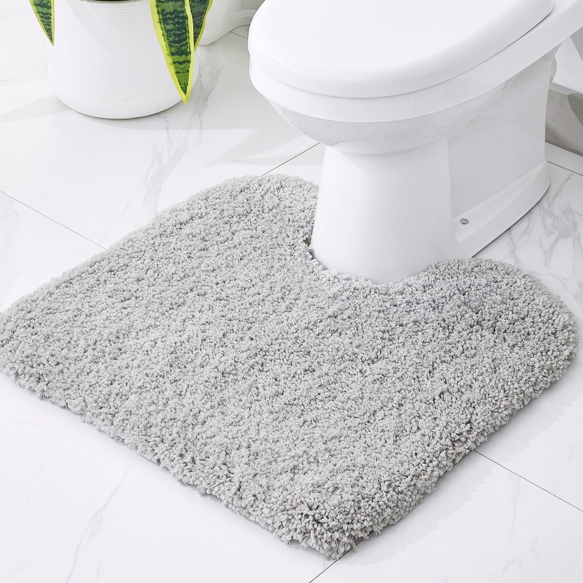 Disolla White Bathroom Rug 17x24 - Non-Slip Plush Small Bath Mat, Highly Absorbent & Ultra Soft Fluffy Floor Mat, Machine Washable for Shower and Tub