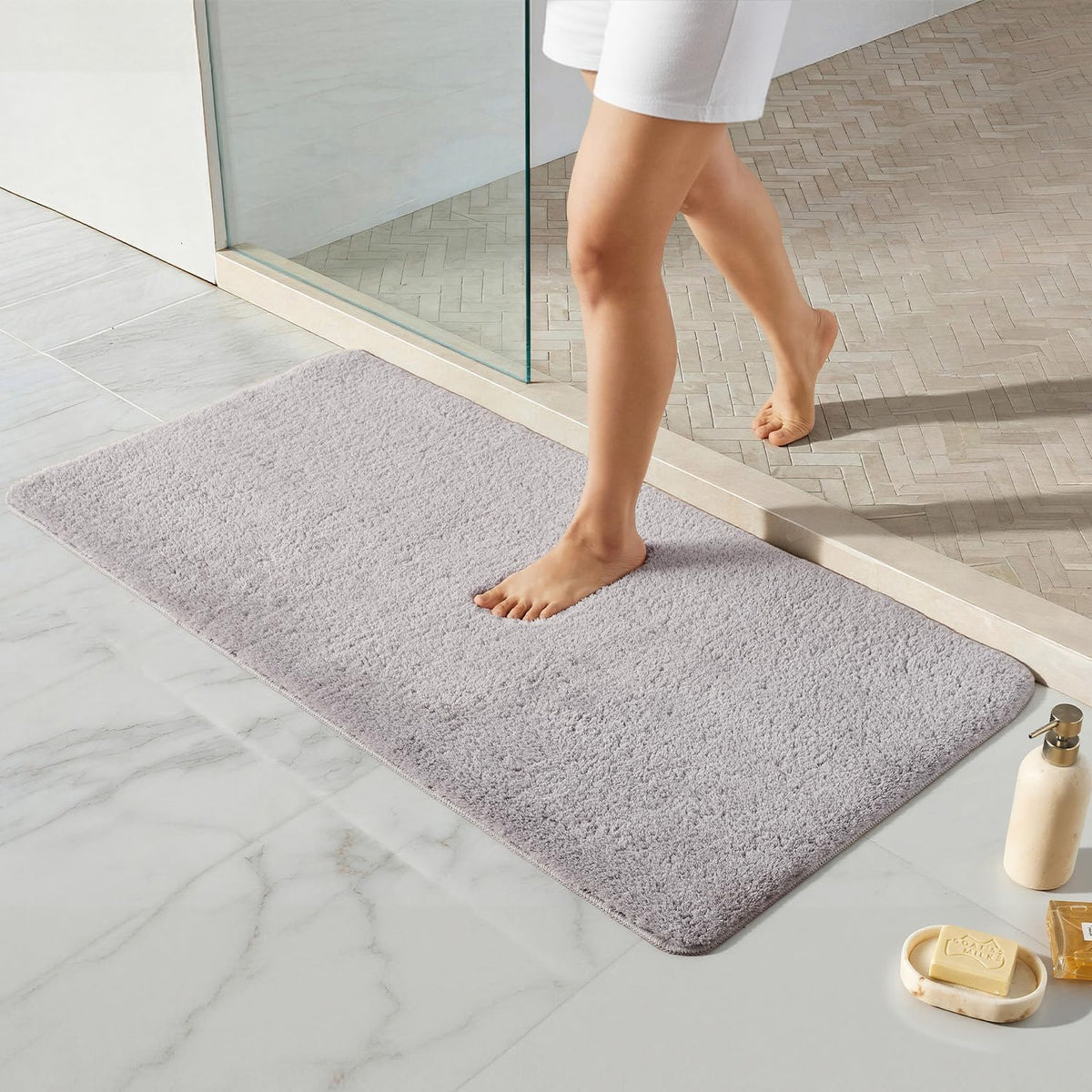 TYUU Navy Blue Bathroom Rugs, Ultra Soft Bath Rugs Non Slip Washable, Super Absorbent Quick Dry Small Bath Mat with Rubber Backing for Bathroom Floor, Shower, or Sink, Navy Blue 16" x 24"