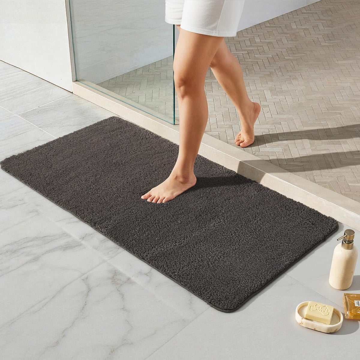 TYUU Navy Blue Bathroom Rugs, Ultra Soft Bath Rugs Non Slip Washable, Super Absorbent Quick Dry Small Bath Mat with Rubber Backing for Bathroom Floor, Shower, or Sink, Navy Blue 16" x 24"