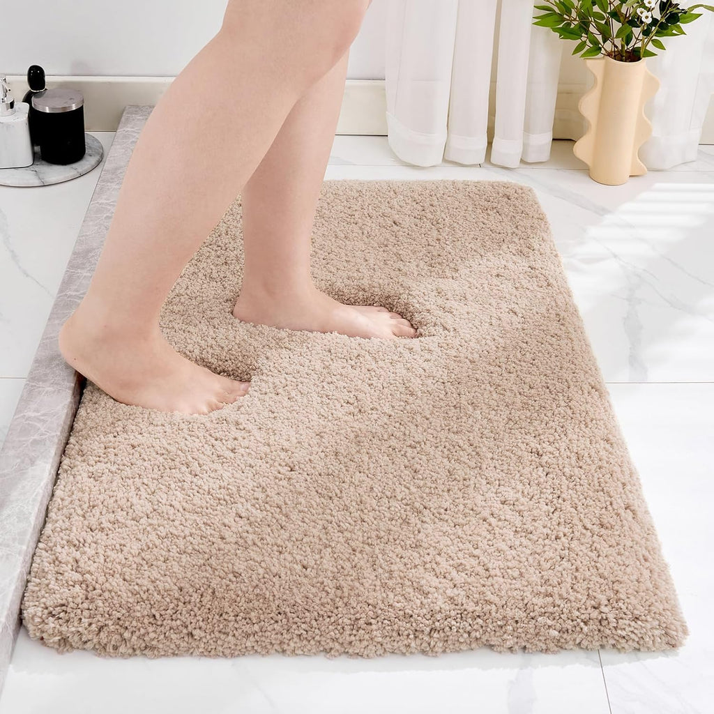 Disolla White Bathroom Rug 17x24 - Non-Slip Plush Small Bath Mat, Highly Absorbent & Ultra Soft Fluffy Floor Mat, Machine Washable for Shower and Tub