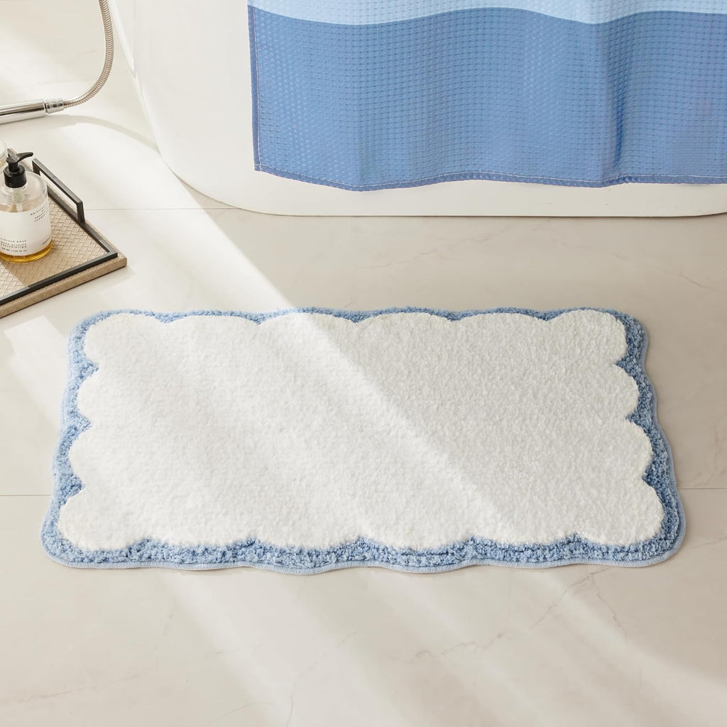 Luxury Microfiber Bathroom Rugs, White Bath Rug with Blue Scalloped Piping Cute Aesthetic Preppy Bath Mat for Bathroom, Tub, Floor Carpet, Sink, Shower, Anti Slip, Absorbent, 32x20