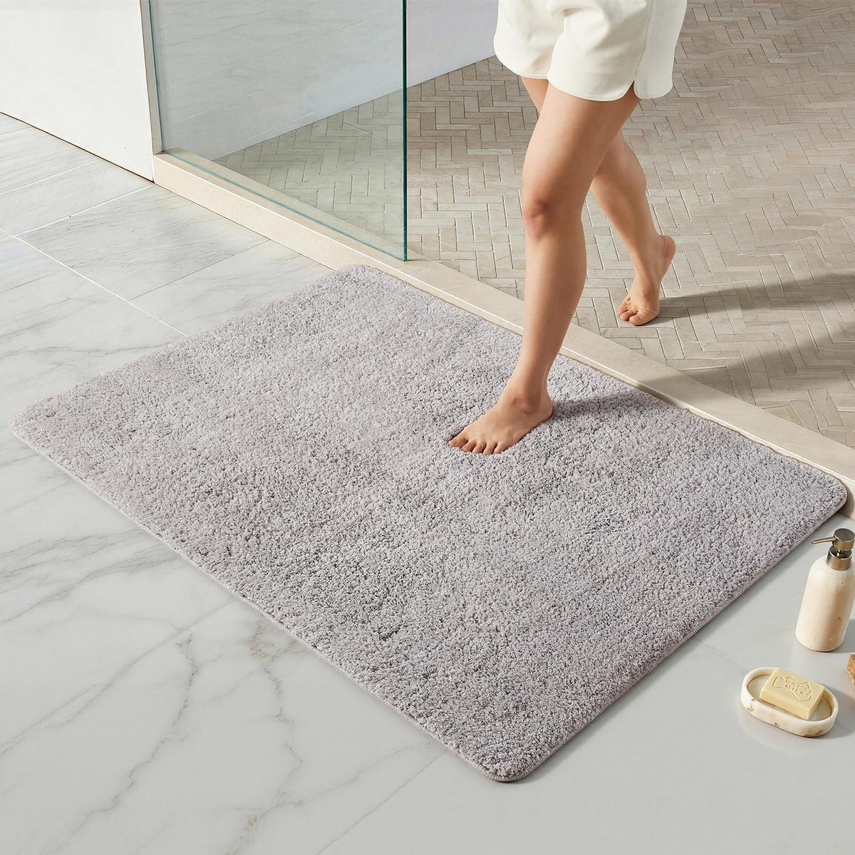 TYUU Navy Blue Bathroom Rugs, Ultra Soft Bath Rugs Non Slip Washable, Super Absorbent Quick Dry Small Bath Mat with Rubber Backing for Bathroom Floor, Shower, or Sink, Navy Blue 16" x 24"