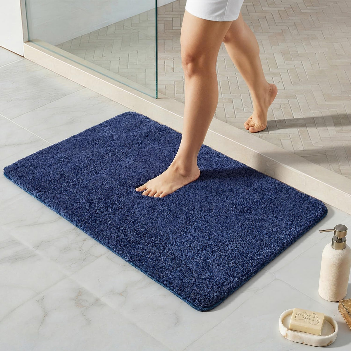 TYUU Navy Blue Bathroom Rugs, Ultra Soft Bath Rugs Non Slip Washable, Super Absorbent Quick Dry Small Bath Mat with Rubber Backing for Bathroom Floor, Shower, or Sink, Navy Blue 16" x 24"