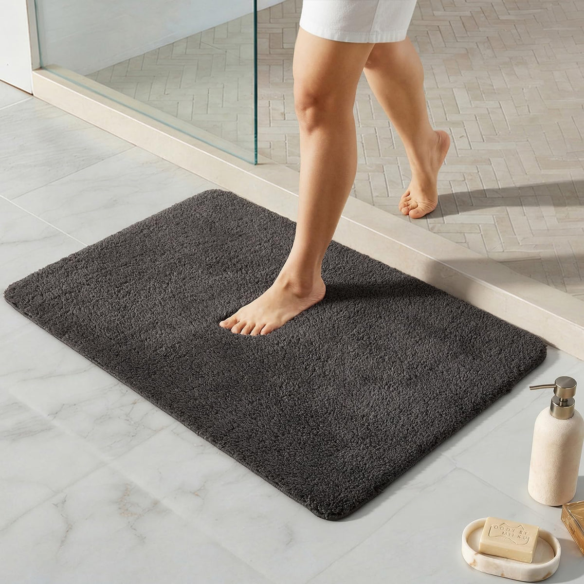 TYUU Navy Blue Bathroom Rugs, Ultra Soft Bath Rugs Non Slip Washable, Super Absorbent Quick Dry Small Bath Mat with Rubber Backing for Bathroom Floor, Shower, or Sink, Navy Blue 16" x 24"