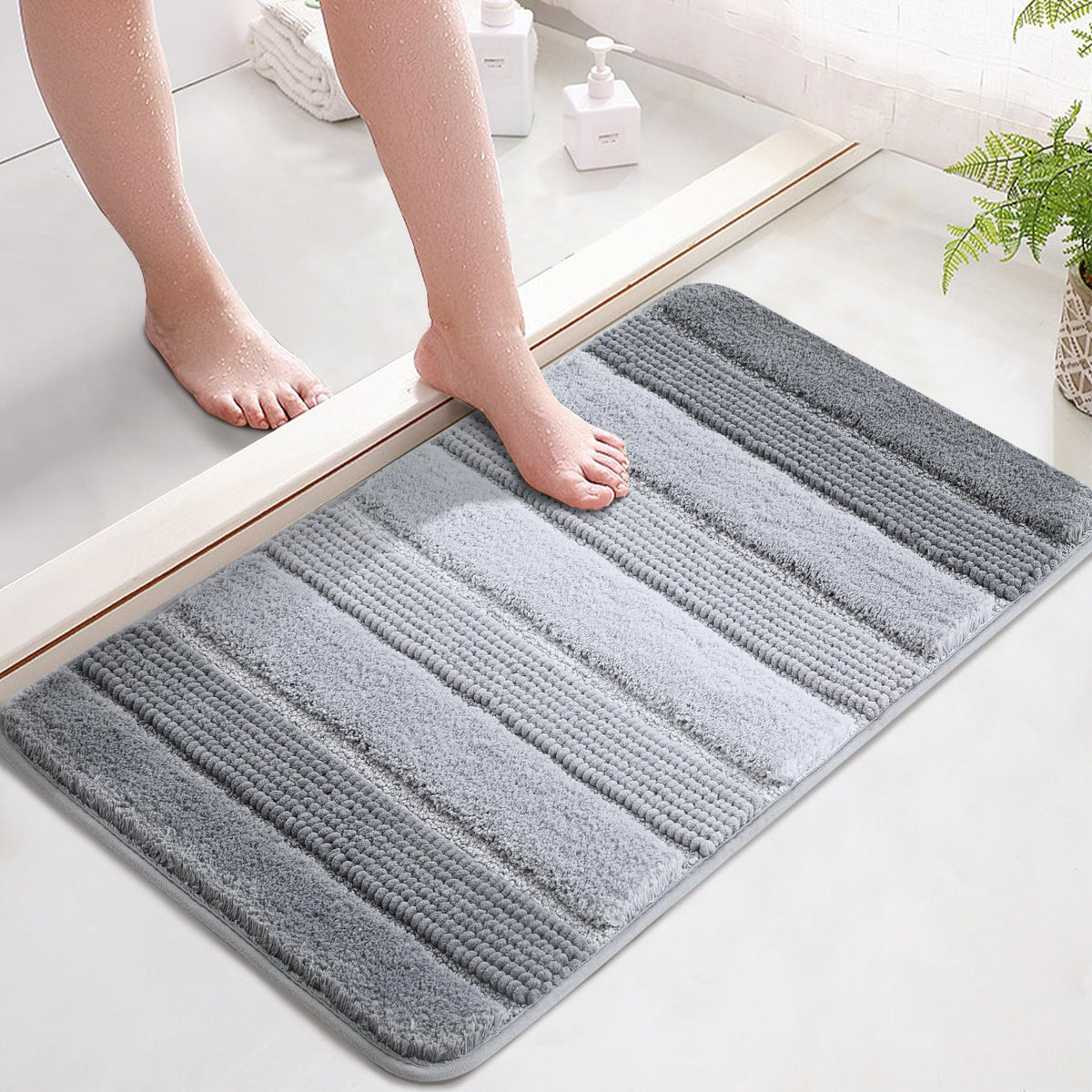 Kmson Ombre Bath Mat for Bathroom, Non Slip Ultra Soft and Thick Water Absorbent Bath Carpet, Machine Washable & Quick Dry Bathroom Rug, for Bedroom Door Living Room Green 17" x 24"