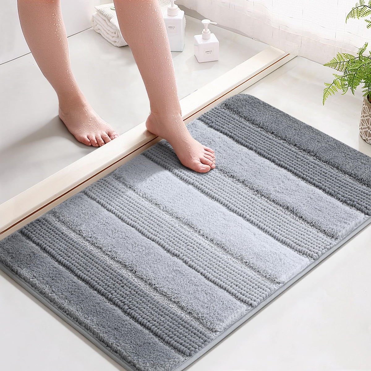 Kmson Ombre Bath Mat for Bathroom, Non Slip Ultra Soft and Thick Water Absorbent Bath Carpet, Machine Washable & Quick Dry Bathroom Rug, for Bedroom Door Living Room Green 17" x 24"
