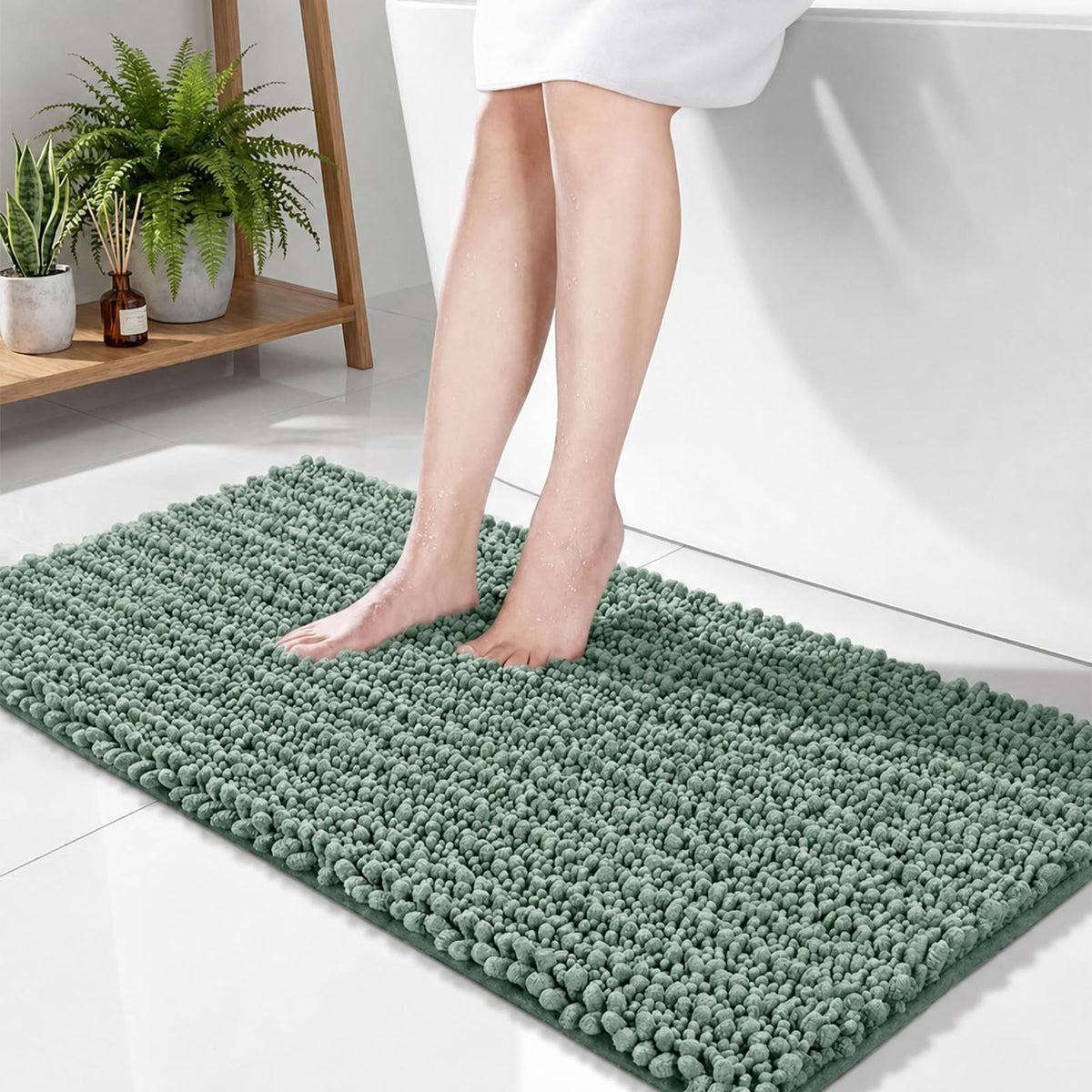Disolla Small Bath Mat 17x24 Inch - Chenille Navy Blue Bathroom Rug, Extra Soft Absorbent Plush Shaggy Bathmat, Non-Slip Machine Washable Floor Mat for Shower, Tub and Sink