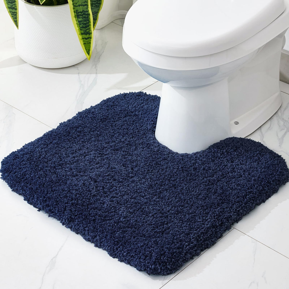 Disolla White Bathroom Rug 17x24 - Non-Slip Plush Small Bath Mat, Highly Absorbent & Ultra Soft Fluffy Floor Mat, Machine Washable for Shower and Tub