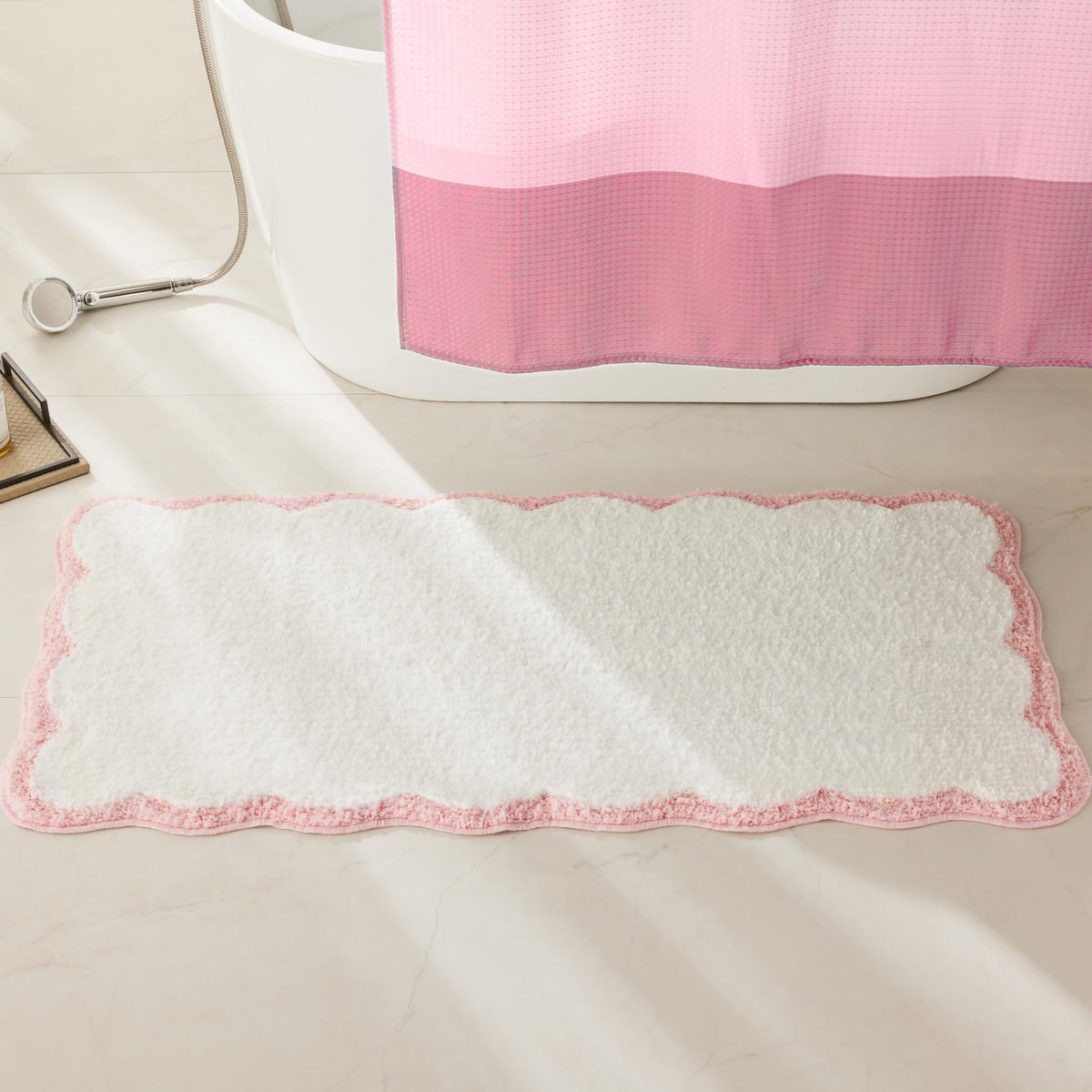 Luxury Microfiber Bathroom Rugs, White Bath Rug with Blue Scalloped Piping Cute Aesthetic Preppy Bath Mat for Bathroom, Tub, Floor Carpet, Sink, Shower, Anti Slip, Absorbent, 32x20