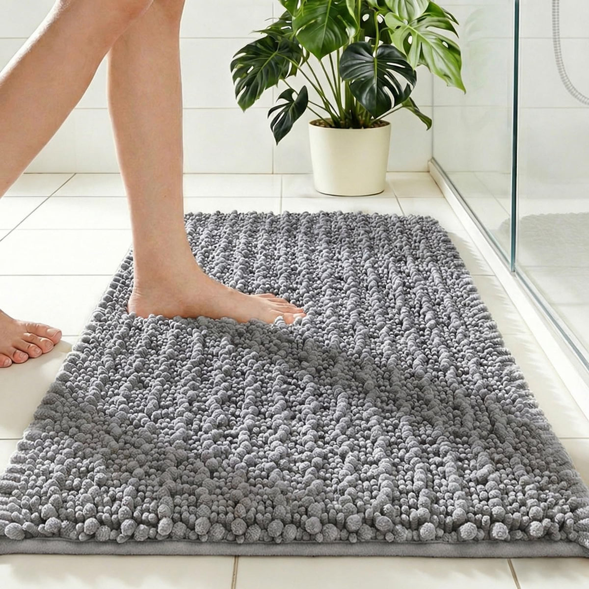 Disolla Small Bath Mat 17x24 Inch - Chenille Navy Blue Bathroom Rug, Extra Soft Absorbent Plush Shaggy Bathmat, Non-Slip Machine Washable Floor Mat for Shower, Tub and Sink