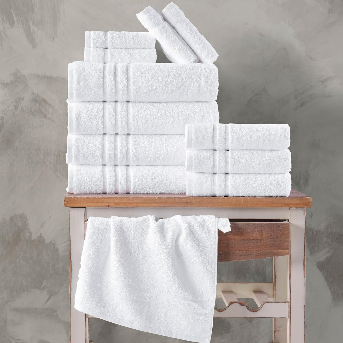 Hawmam Linen White Bath Towels 4 Pack 27 x 54 Inches 100% Turkish Cotton Soft Lightweight and Highly Absorbent Quick Drying Towels, Premium Quality Perfect for Daily Use