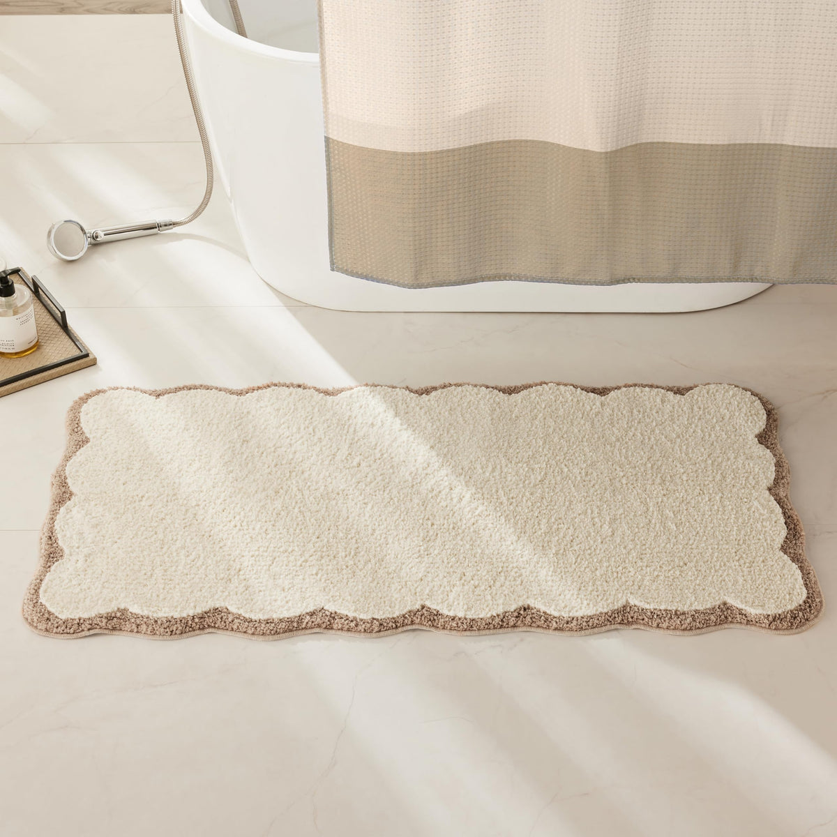 Luxury Microfiber Bathroom Rugs, White Bath Rug with Blue Scalloped Piping Cute Aesthetic Preppy Bath Mat for Bathroom, Tub, Floor Carpet, Sink, Shower, Anti Slip, Absorbent, 32x20